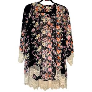 K114 Umgee Black Floral Embroidered Kimono EUC Small/Medium oversized
